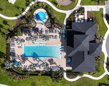 2804 Moonshadow Court - Photo Thumbnail 3