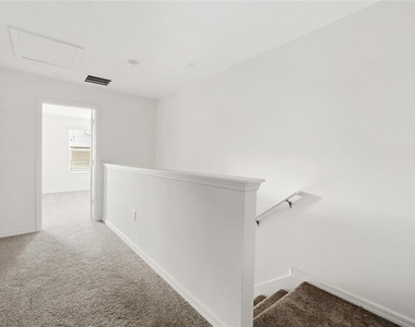 2804 Moonshadow Court - Photo Thumbnail 18