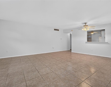 245 Center Road - Photo Thumbnail 10