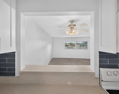 245 Center Road - Photo Thumbnail 5