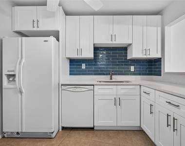 245 Center Road - Photo Thumbnail 4