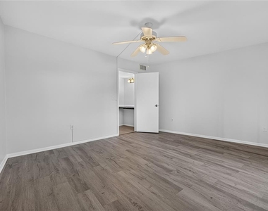 245 Center Road - Photo Thumbnail 22