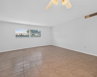 245 Center Road - Photo Thumbnail 9