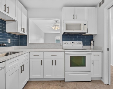 245 Center Road - Photo Thumbnail 3