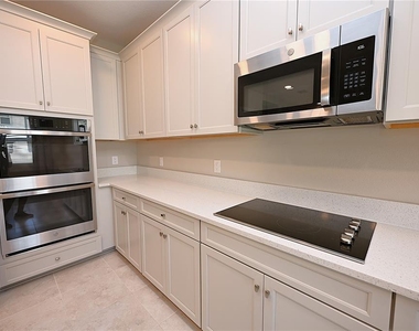 5507 Freesia Drive - Photo Thumbnail 4