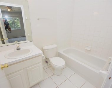 2308 Lake Woodberry Circle - Photo Thumbnail 15