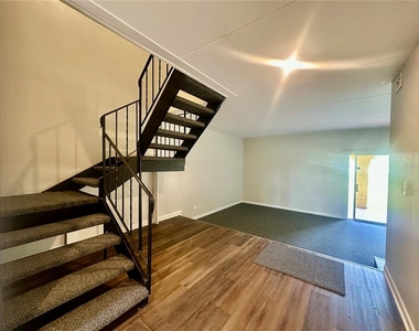 5850 Cypress Gardens Boulevard - Photo Thumbnail 3