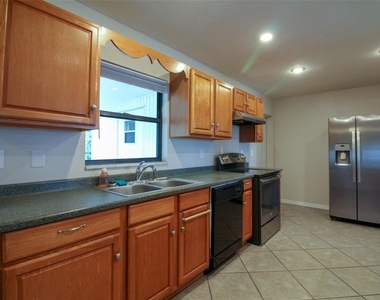 5619 6th Street Se - Photo Thumbnail 8