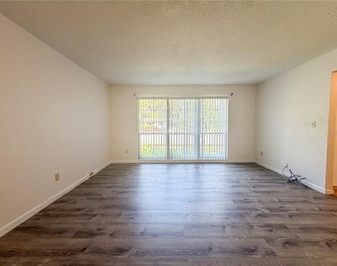 5631 Nw 29th Street - Photo Thumbnail 4