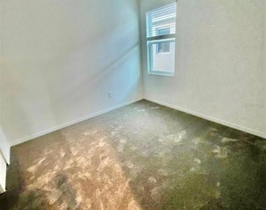4033 Ambrose Avenue - Photo Thumbnail 10