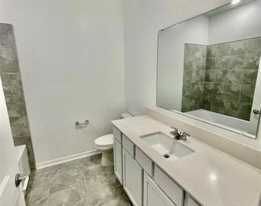 4033 Ambrose Avenue - Photo Thumbnail 6