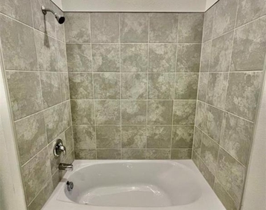 4033 Ambrose Avenue - Photo Thumbnail 8