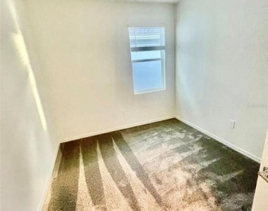 4033 Ambrose Avenue - Photo Thumbnail 9