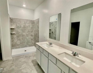4033 Ambrose Avenue - Photo Thumbnail 13