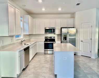 4033 Ambrose Avenue - Photo Thumbnail 1