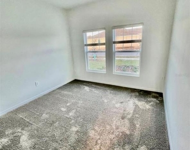 4033 Ambrose Avenue - Photo Thumbnail 11