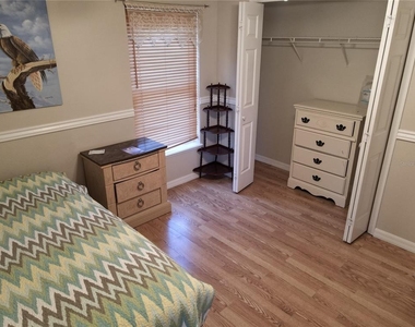 1717 Burnham Court - Photo Thumbnail 32