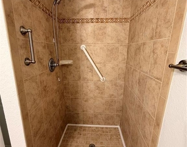 4600 E Moody Boulevard - Photo Thumbnail 15