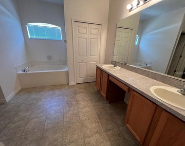 134 Ryberry Drive - Photo Thumbnail 3