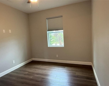 10371 Kidron Avenue - Photo Thumbnail 6