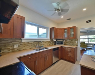 2408 Hillview Street - Photo Thumbnail 10