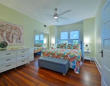 2408 Hillview Street - Photo Thumbnail 8