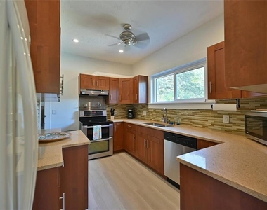2408 Hillview Street - Photo Thumbnail 11