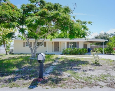 6515 3rd Street Court W - Photo Thumbnail 2