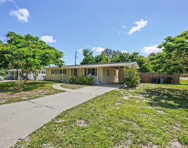 6515 3rd Street Court W - Photo Thumbnail 1