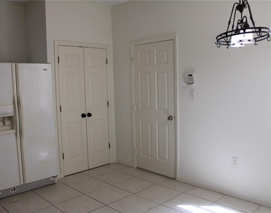 3429 Parkridge Circle - Photo Thumbnail 10