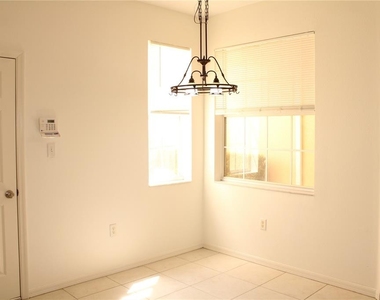 3429 Parkridge Circle - Photo Thumbnail 9