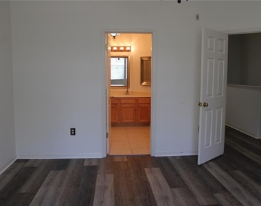 3429 Parkridge Circle - Photo Thumbnail 19