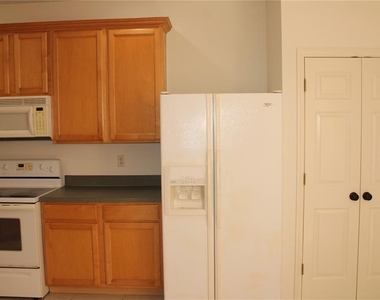 3429 Parkridge Circle - Photo Thumbnail 6