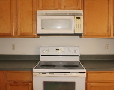 3429 Parkridge Circle - Photo Thumbnail 7