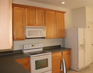 3429 Parkridge Circle - Photo Thumbnail 3