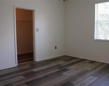 3429 Parkridge Circle - Photo Thumbnail 17