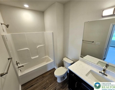 430 Cambria Street - Photo Thumbnail 5