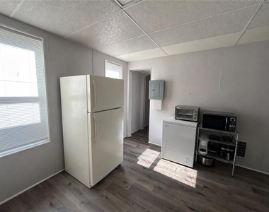 732 Broadway - Photo Thumbnail 4