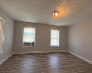 732 Broadway - Photo Thumbnail 2
