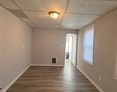 732 Broadway - Photo Thumbnail 1