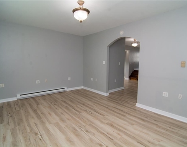 215 Franklin Street - Photo Thumbnail 10