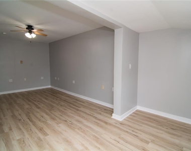 215 Franklin Street - Photo Thumbnail 16