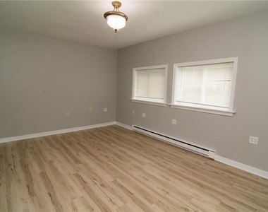 215 Franklin Street - Photo Thumbnail 7