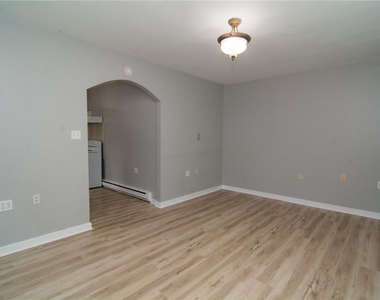 215 Franklin Street - Photo Thumbnail 9