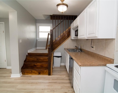 215 Franklin Street - Photo Thumbnail 6