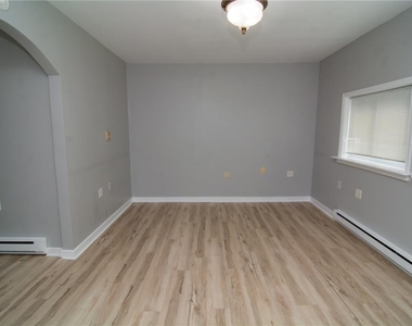 215 Franklin Street - Photo Thumbnail 8