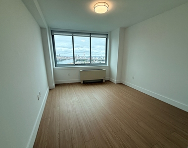 47-05 CENTER BLVD - (CENTER BLVD & 47TH AVE) - Photo Thumbnail 1