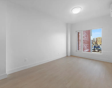 833 Maple Street - Photo Thumbnail 5