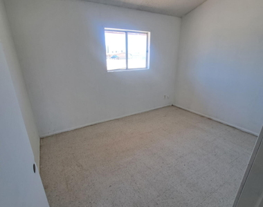 623 Ne Davis Street - Photo Thumbnail 2