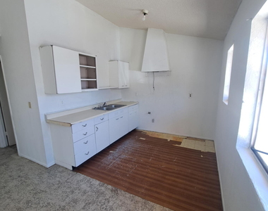623 Ne Davis Street - Photo Thumbnail 5